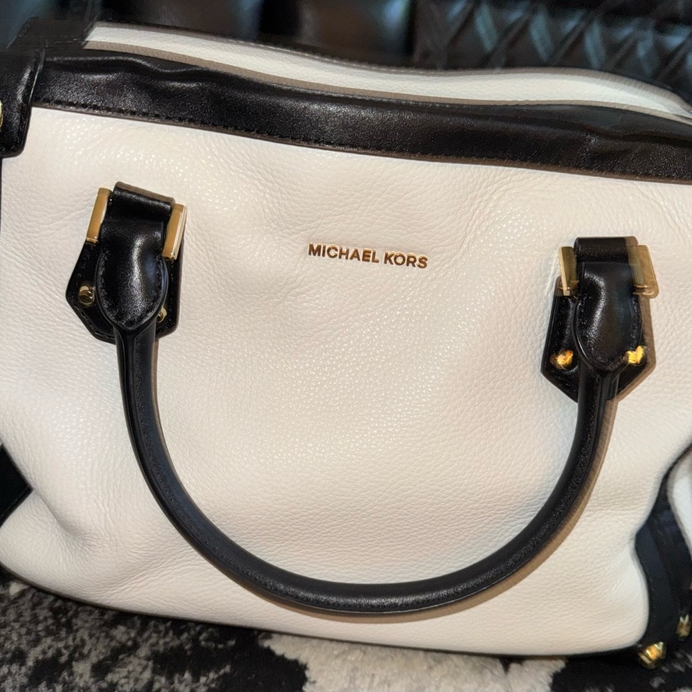 SOLD!!!!END OF YEAR SALE!!!! Michael Kors Black &White Taryn Satchel